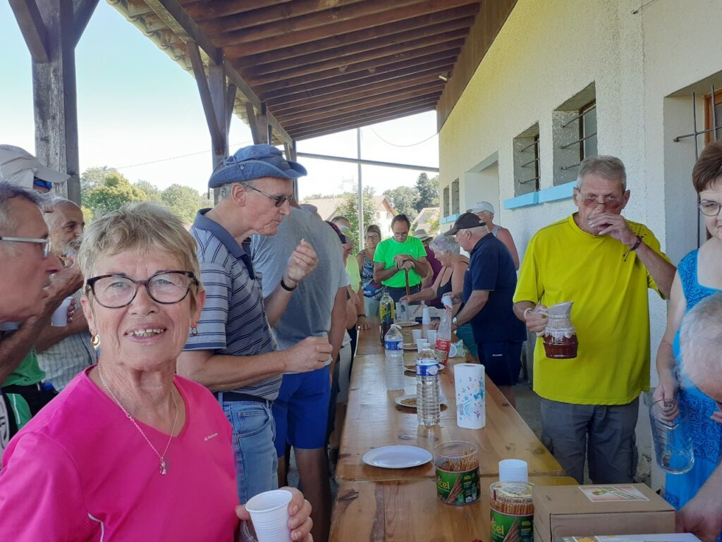 2022-07-15 - Randonnée Montandon - René ne prend pas que des photos !